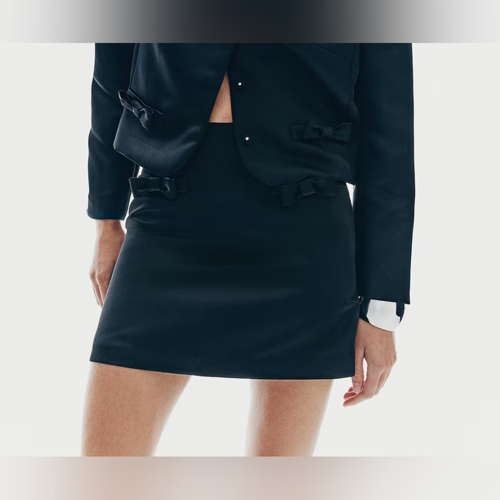 Women's H&M Black Satin Bow Front Mini Skirt